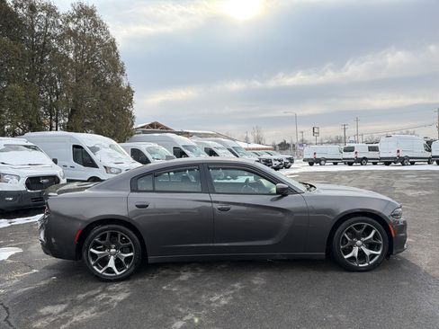 Used 2015 Dodge Charger SXT image 4