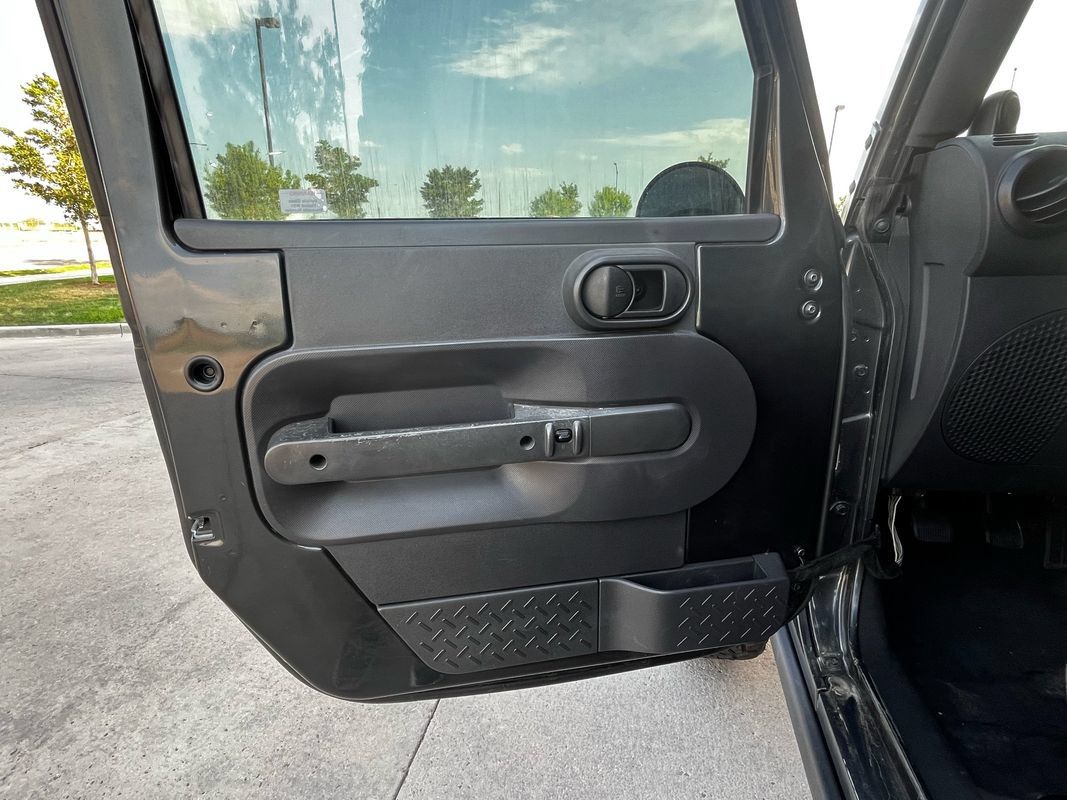 Used 2010 Jeep Wrangler Sahara w/ Dual Top Group AWD/4WD image 7