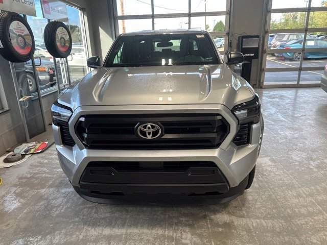 Used 2025 Toyota Tacoma SR AWD/4WD image 2