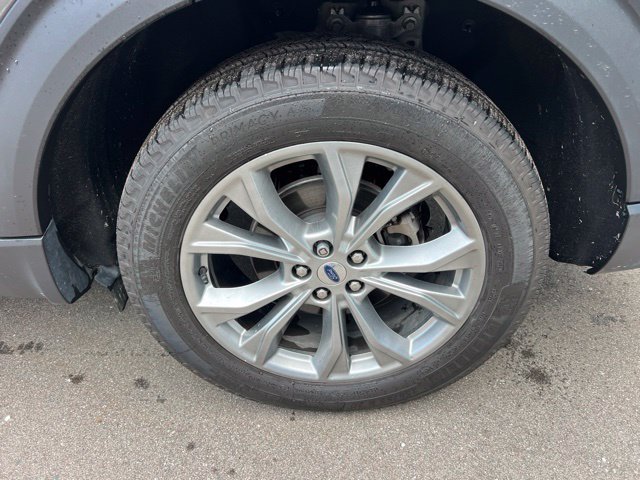 Used 2024 Ford Explorer XLT w/ Equipment Group 202A AWD/4WD image 8