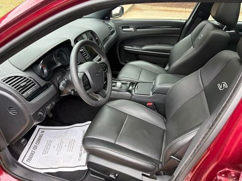 Used 2023 Chrysler 300 S w/ Comfort Group RWD image 9