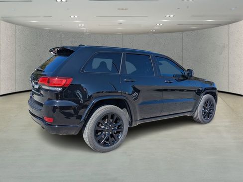 Used 2021 Jeep Grand Cherokee Laredo X image 3