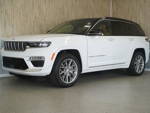 Used 2025 Jeep Grand Cherokee Summit AWD/4WD image 4