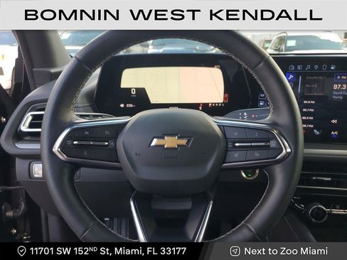 Used 2025 Chevrolet Traverse LT image 28