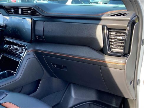 Used 2025 GMC Sierra 1500 AT4 w/ AT4 Premium Package image 17