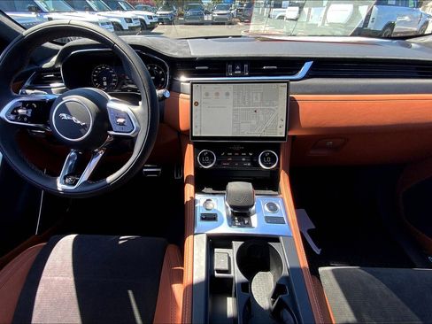 New 2026 Jaguar F-PACE SVR 575 Edition image 6