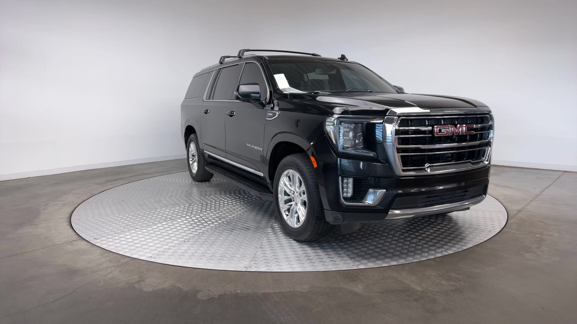 Used 2021 GMC Yukon XL SLT w/ SLT Luxury Plus Package AWD/4WD image 2