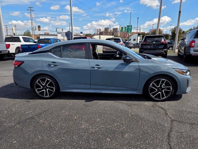 Used 2025 Nissan Sentra SR w/ SR Premium Package FWD image 9