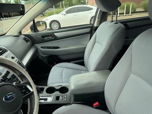Used 2019 Subaru Outback 2.5i Premium AWD/4WD image 6