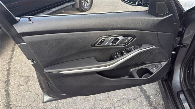 Used 2019 BMW 330i xDrive Sedan w/ Driving Assistance Package AWD/4WD image 5