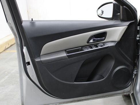 Used 2014 Chevrolet Cruze LS image 13