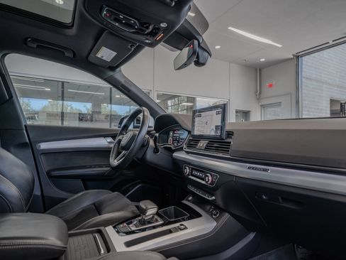 Used 2021 Audi SQ5 Prestige w/ Prestige Package AWD/4WD image 17