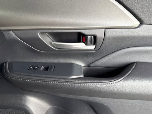 Certified 2025 Toyota Grand Highlander AWD image 21