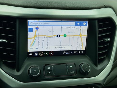 Used 2023 GMC Acadia SLT image 9