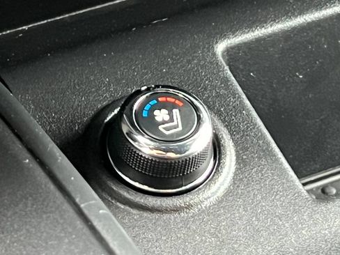 Used 2022 Nissan Titan PRO-4X w/ Pro-4x Convenience Package AWD/4WD image 33