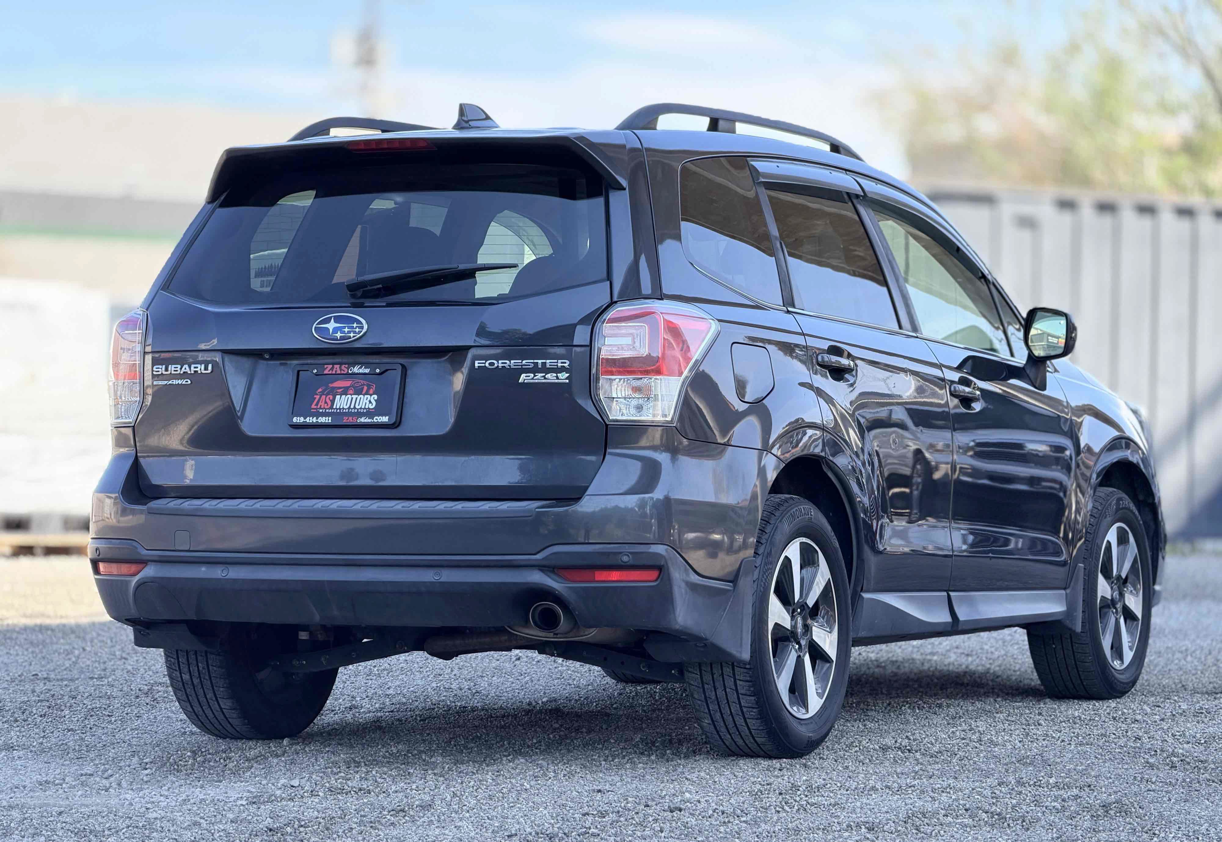 Used 2017 Subaru Forester 2.5i Limited AWD/4WD image 7