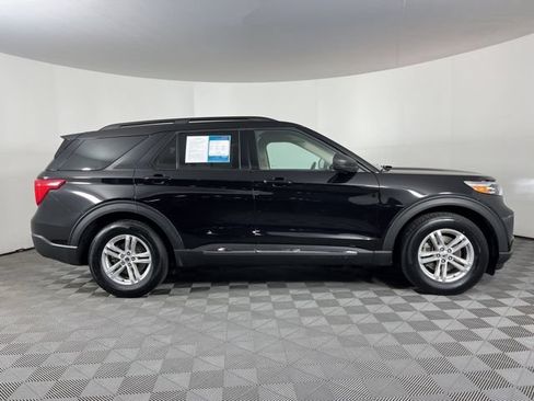 Used 2024 Ford Explorer XLT w/ Equipment Group 202A RWD image 9