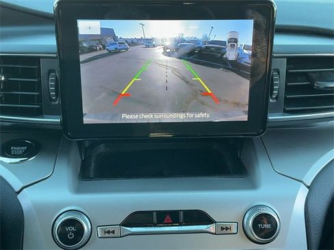 Used 2022 Ford Explorer XLT w/ Equipment Group 202A image 24