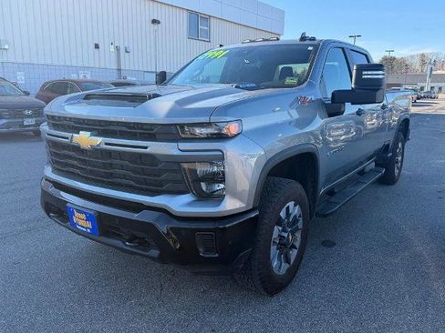 Used 2025 Chevrolet Silverado 2500 Custom w/ Custom Value Package AWD/4WD image 3