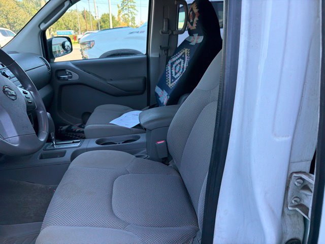 Used 2010 Nissan Frontier SE w/ Moonroof Pkg RWD image 9