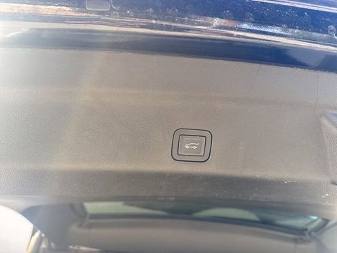 Used 2023 Chevrolet Suburban LT image 9