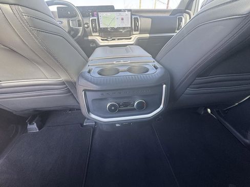 Used 2025 Ford Expedition Active image 13