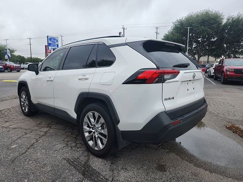 Used 2020 Toyota RAV4 XLE Premium image 5