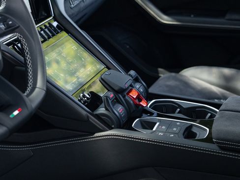 Used 2024 Lamborghini Urus S AWD/4WD image 54