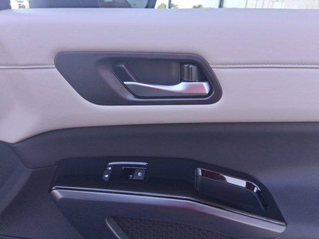Certified 2025 Nissan Pathfinder SL FWD image 21