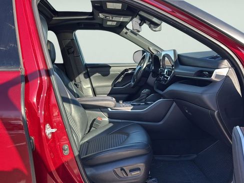 Used 2023 Toyota Highlander XSE image 10