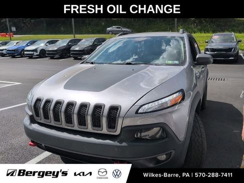 Used 2017 Jeep Cherokee Trailhawk AWD/4WD image 1