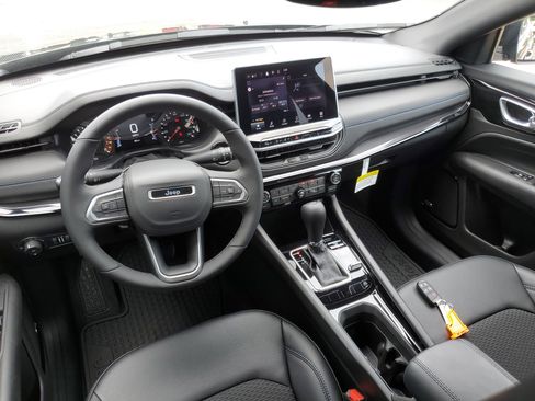 New 2025 Jeep Compass Latitude w/ Sun & Sound Group image 26