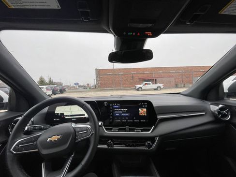 Used 2025 Chevrolet Equinox LT image 32