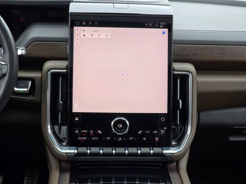 Certified 2025 GMC Yukon Denali Ultimate image 8