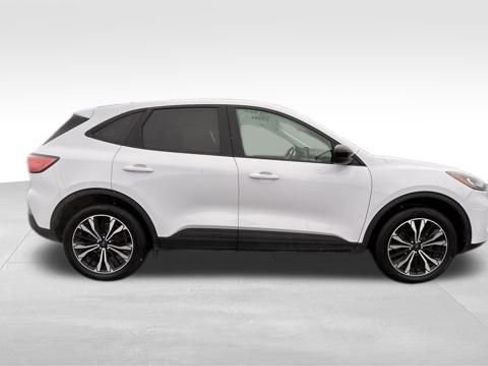 Used 2021 Ford Escape SE w/ SE Sport Appearance Package image 4