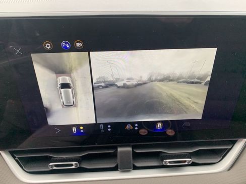 Used 2025 Chevrolet Equinox LT w/ Convenience Package II image 23