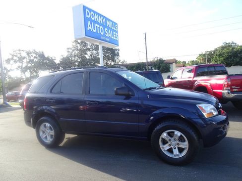 Used 2009 Kia Sorento LX image 1