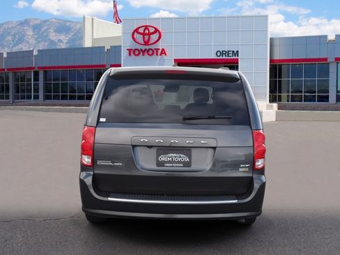 Used 2017 Dodge Grand Caravan GT image 4