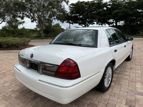 Used 2010 Mercury Grand Marquis LS RWD image 3