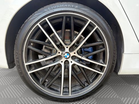 Used 2018 BMW 750i w/ Executive Package RWD image 30