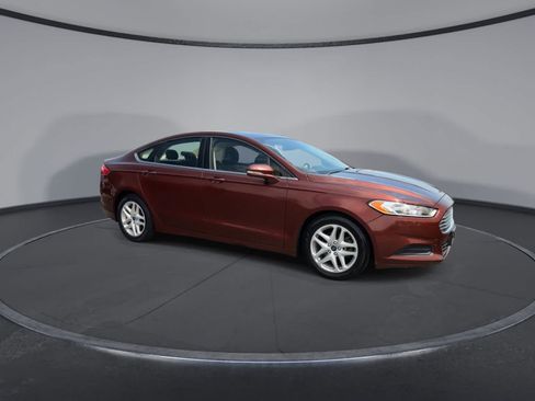 Used 2016 Ford Fusion SE FWD image 2