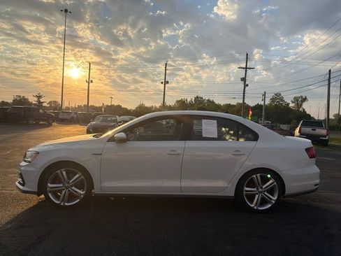 Used 2017 Volkswagen Jetta GLI FWD image 4
