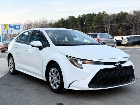 Used 2021 Toyota Corolla LE image 4