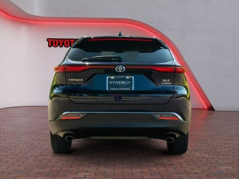 Used 2022 Toyota Venza XLE AWD/4WD image 6