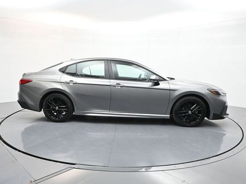 Used 2025 Toyota Camry SE image 9