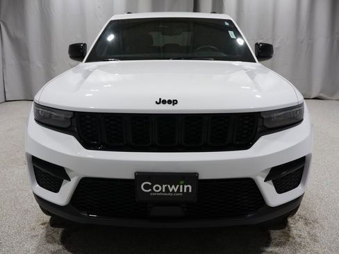 Used 2023 Jeep Grand Cherokee Altitude image 6