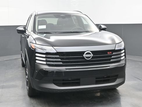 New 2025 Nissan Kicks SR image 2