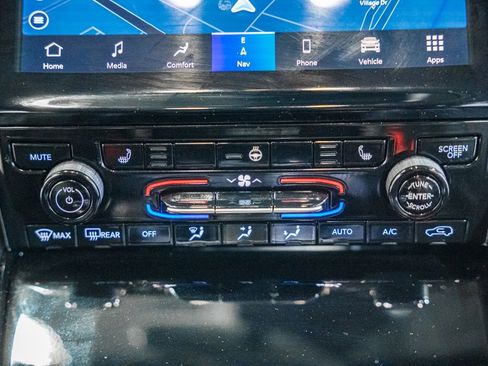 Certified 2023 Jeep Grand Cherokee Limited image 30