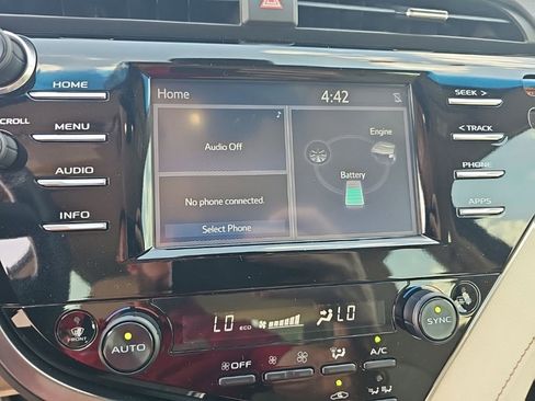 Used 2018 Toyota Camry XLE FWD image 11