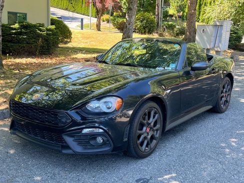 Used 2017 FIAT 124 Spider Abarth RWD image 21